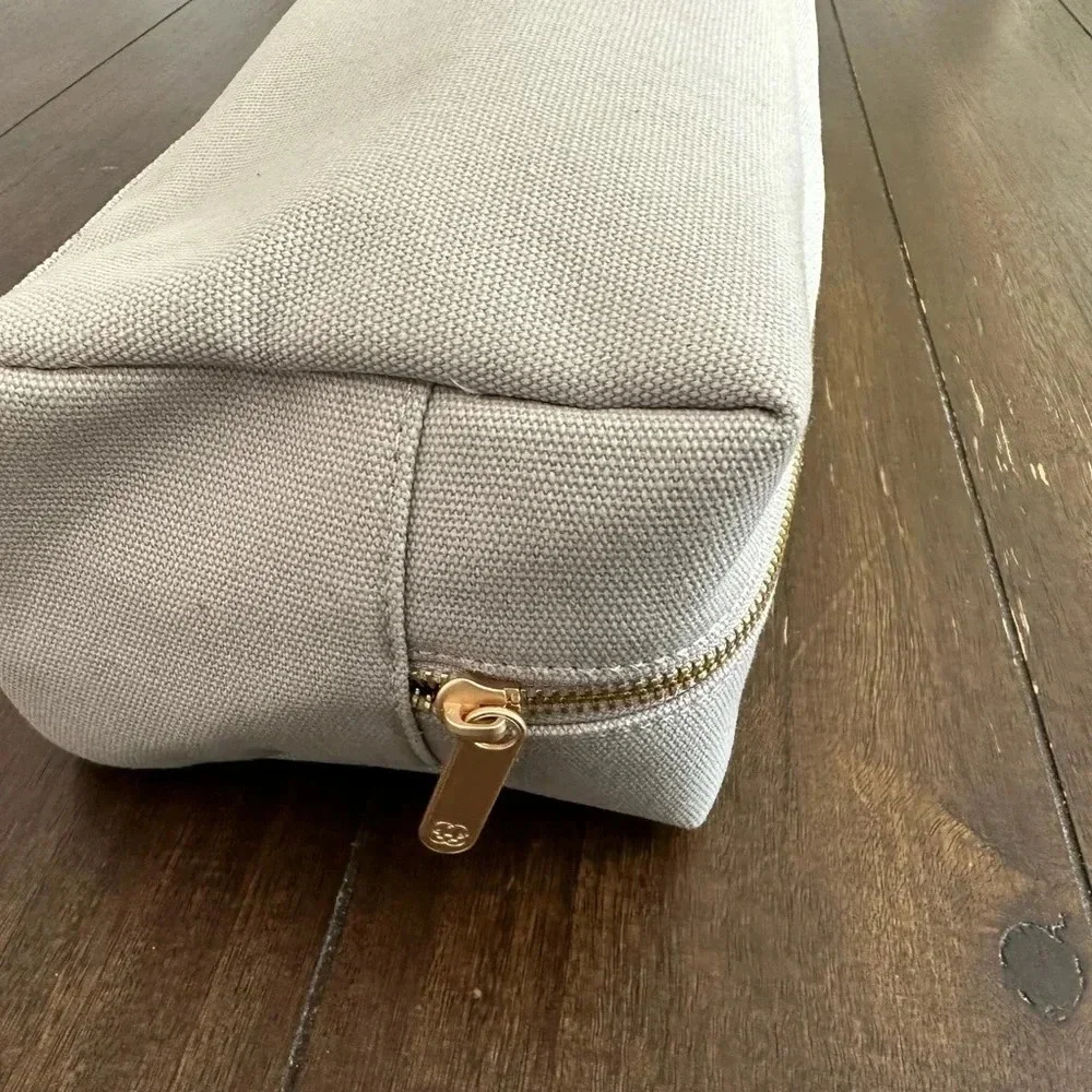 Harklinikken cosmetics bag